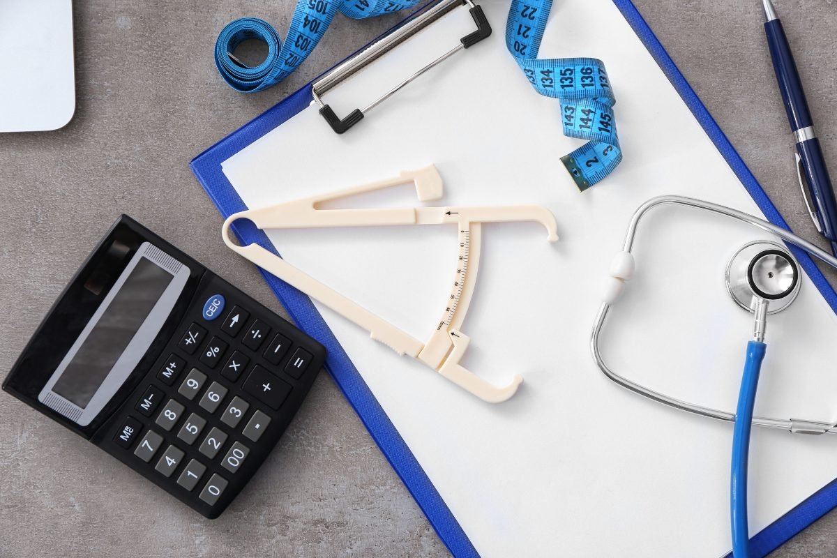 Instrumentos de avaliação nutricional: adipômetro, fita métrica e estetoscópio